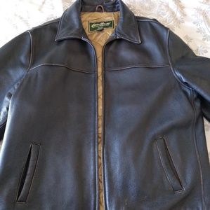Eddie Bauer Men's leather Jacket. Size XXL tall.
